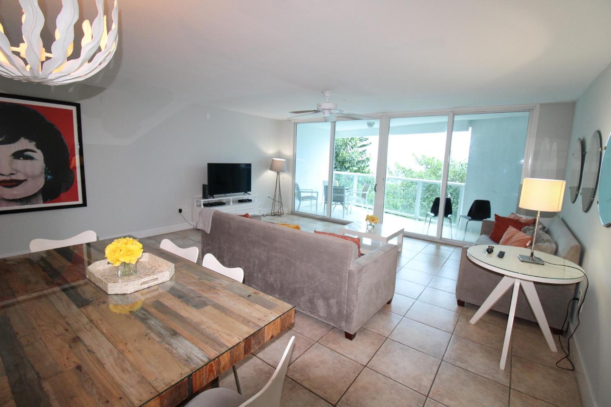 Castle Pavillon 8 Beachfront - Private Beach Access Loft With 2-Story, Pool, Tennis, Free Parking Access Μαϊάμι Μπιτς Εξωτερικό φωτογραφία