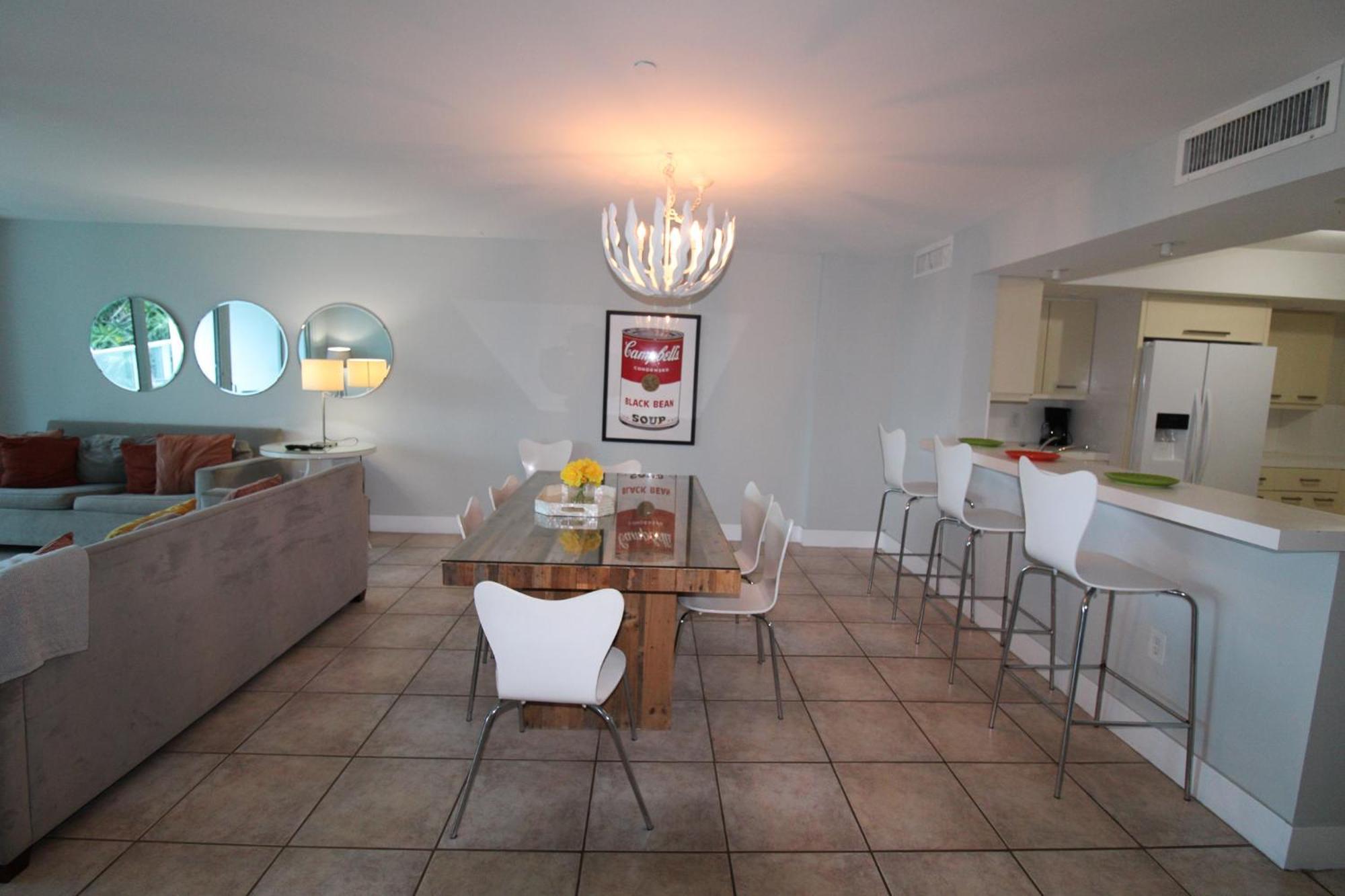 Castle Pavillon 8 Beachfront - Private Beach Access Loft With 2-Story, Pool, Tennis, Free Parking Access Μαϊάμι Μπιτς Εξωτερικό φωτογραφία