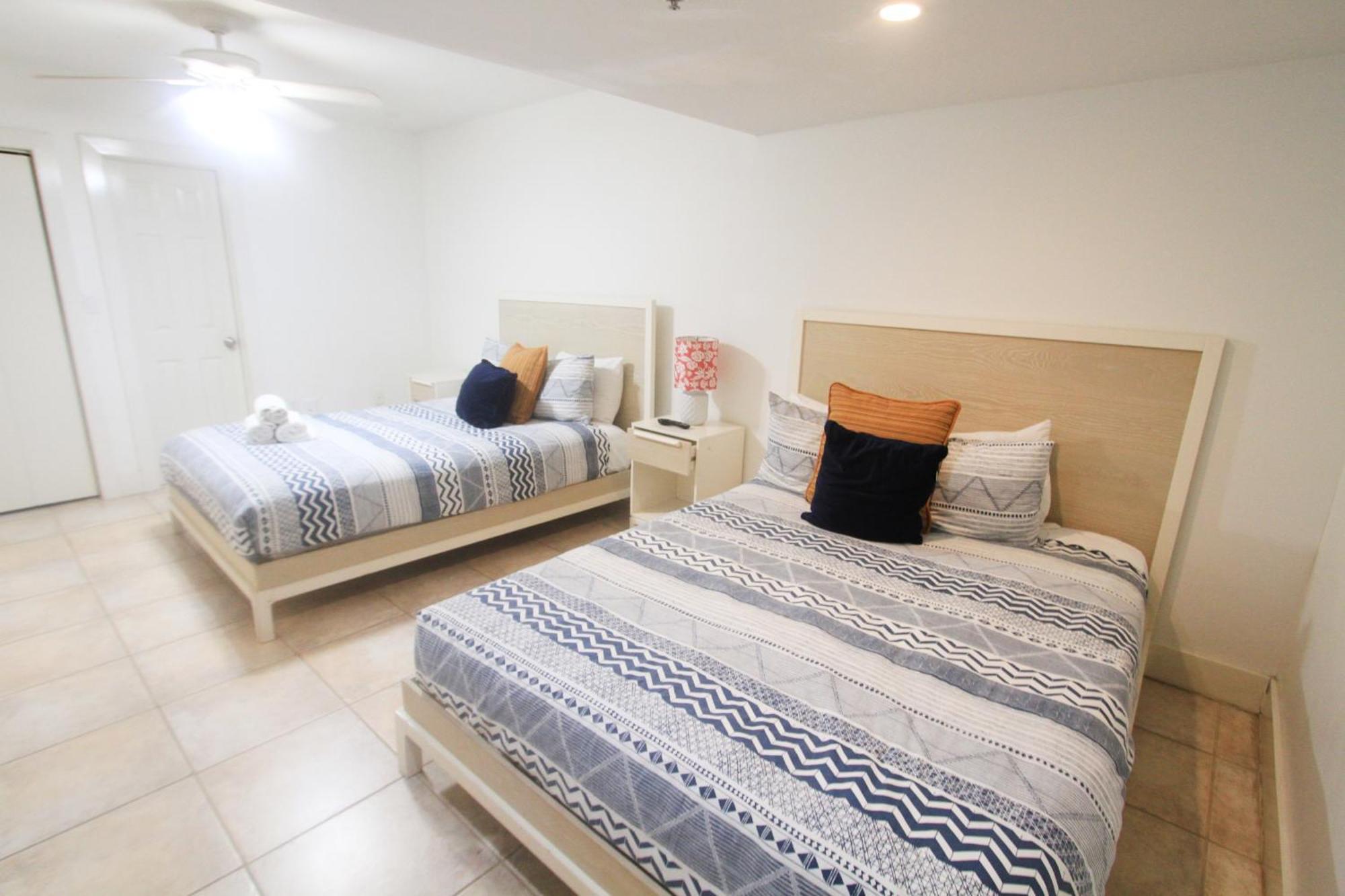 Castle Pavillon 8 Beachfront - Private Beach Access Loft With 2-Story, Pool, Tennis, Free Parking Access Μαϊάμι Μπιτς Εξωτερικό φωτογραφία