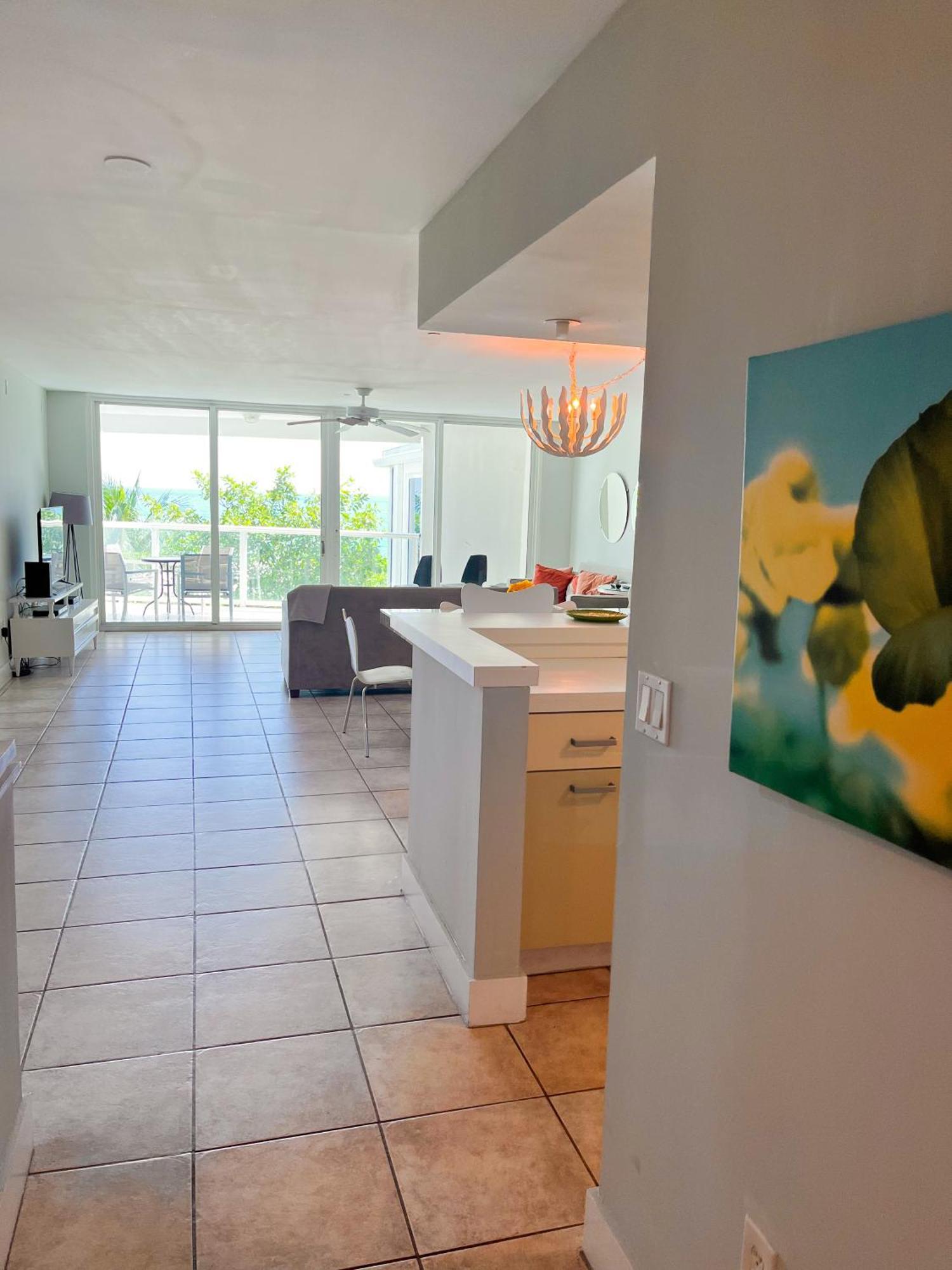 Castle Pavillon 8 Beachfront - Private Beach Access Loft With 2-Story, Pool, Tennis, Free Parking Access Μαϊάμι Μπιτς Εξωτερικό φωτογραφία