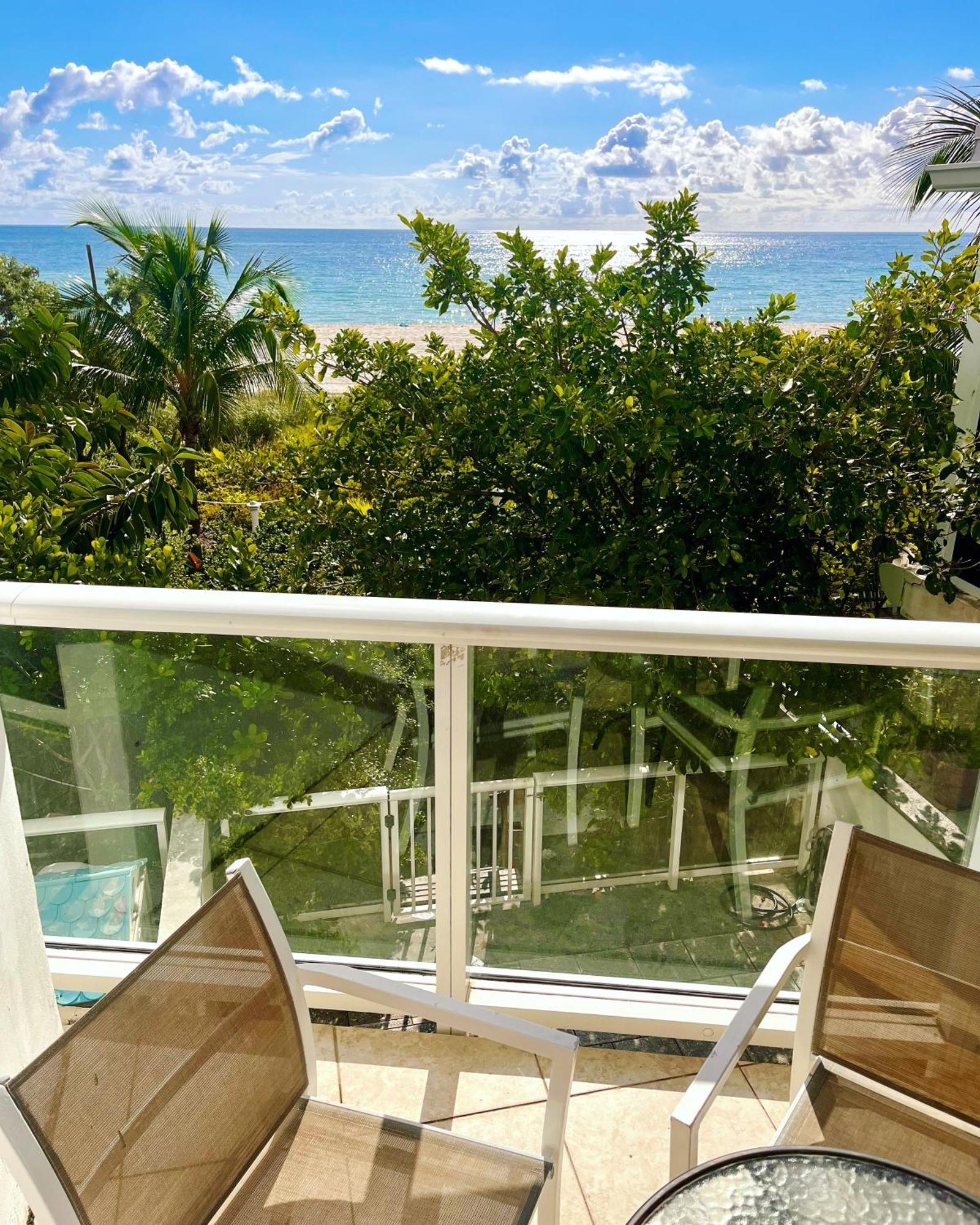 Castle Pavillon 8 Beachfront - Private Beach Access Loft With 2-Story, Pool, Tennis, Free Parking Access Μαϊάμι Μπιτς Εξωτερικό φωτογραφία